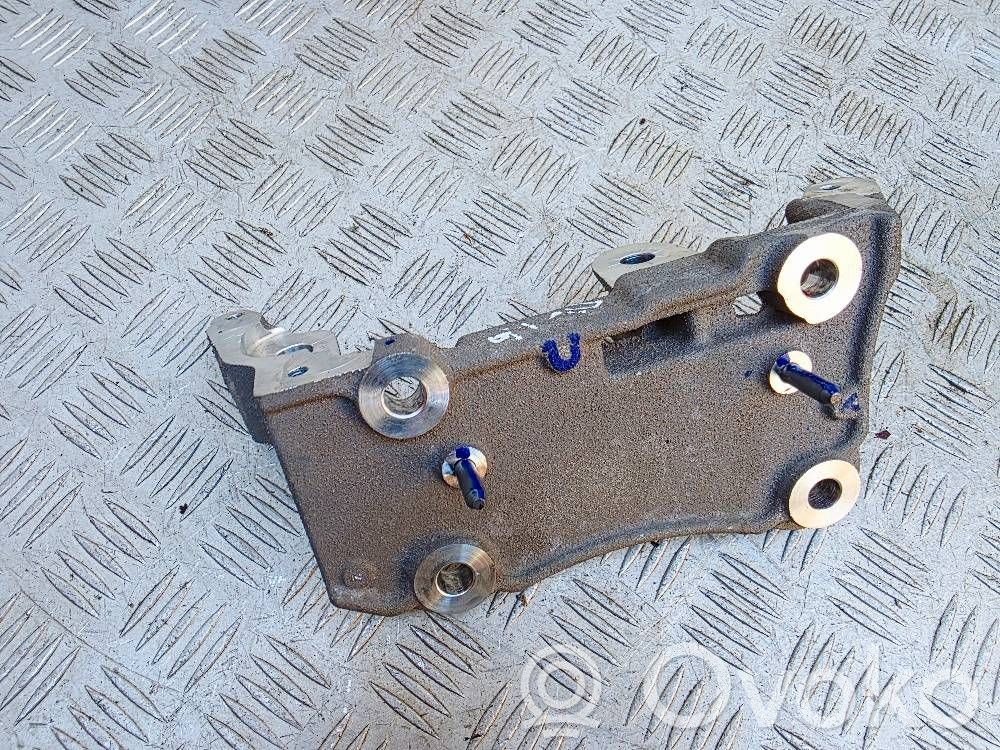 Opel Mokka B Engine mounting bracket 