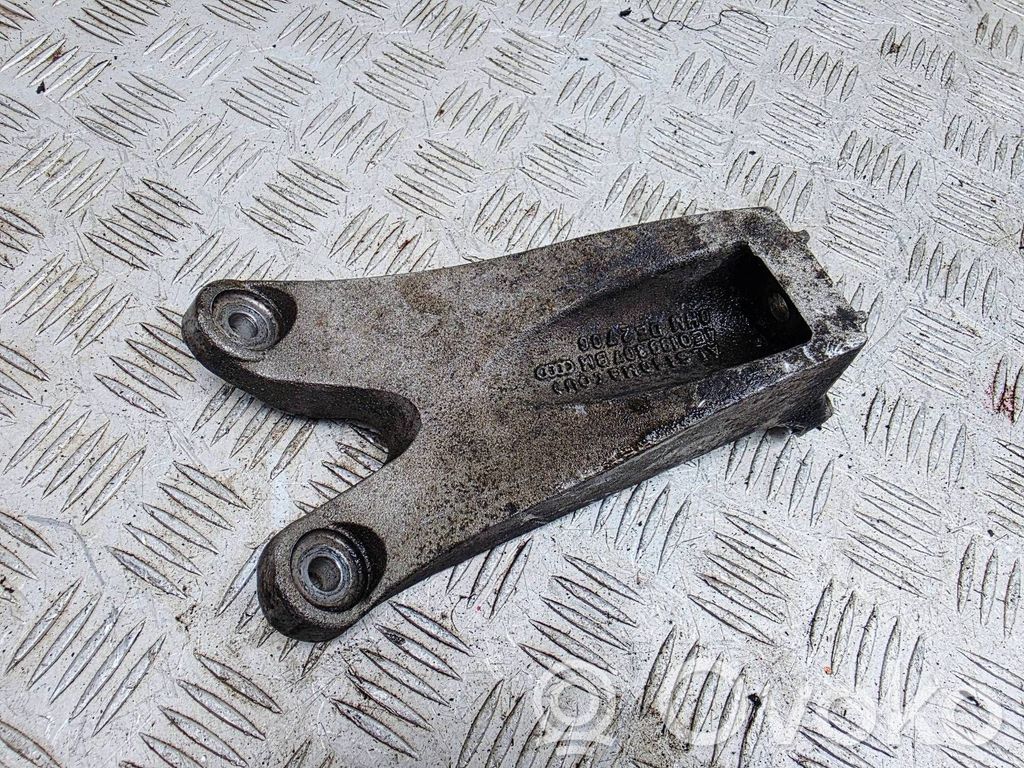 Audi A8 S8 D3 4E Engine mounting bracket 