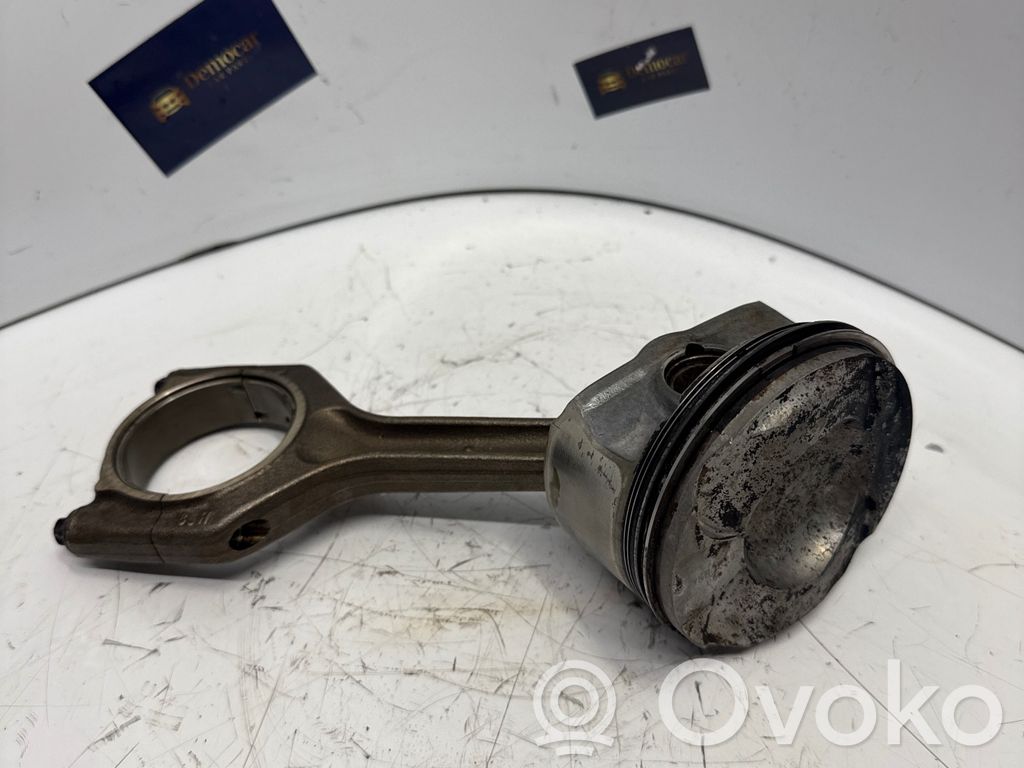 Piston with connecting rod   7558525