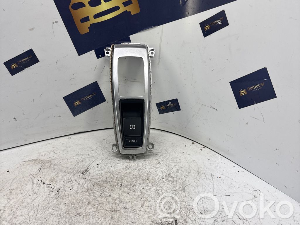 BMW X6 E71 Rankinio stabdžio jungtukas 