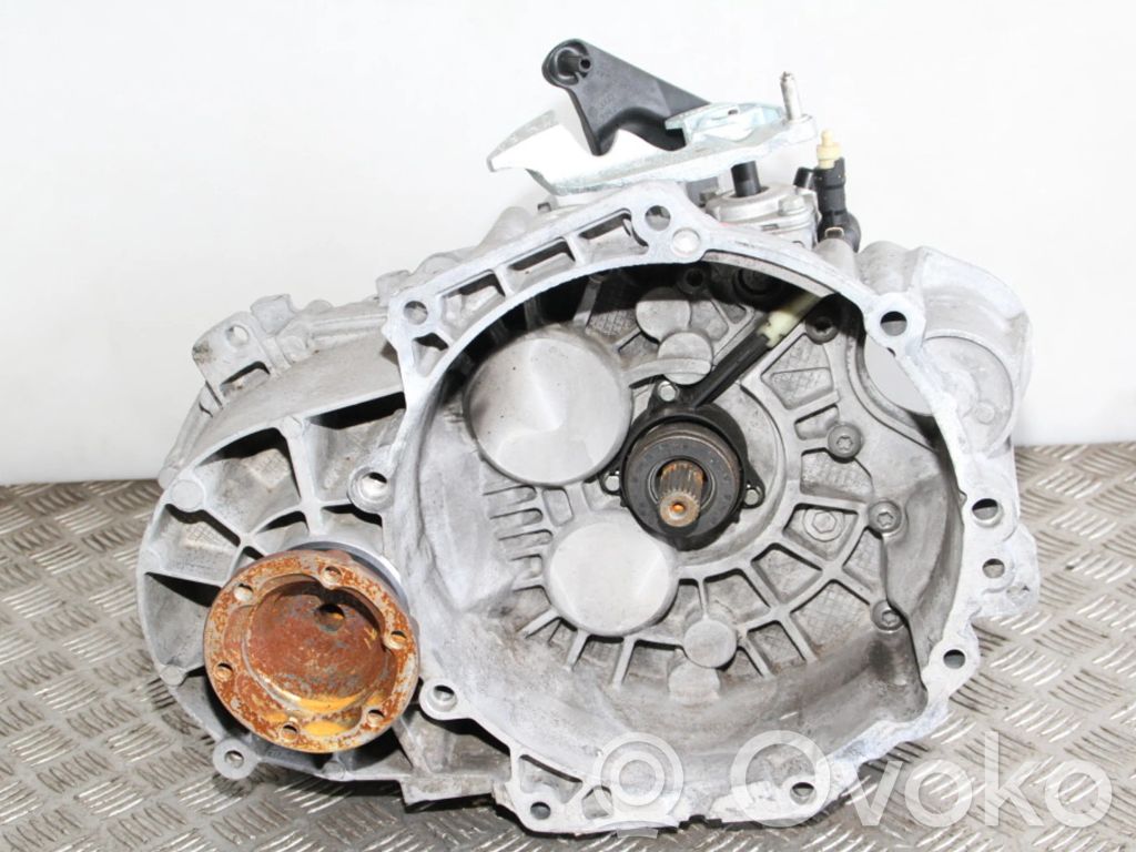 Volkswagen PASSAT B8 Manualna 6-biegowa skrzynia biegów 