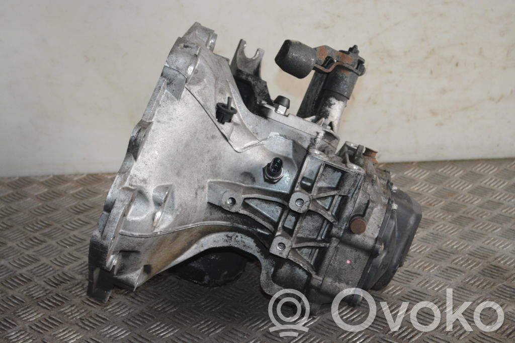 Manual 6 speed gearbox   24580688,M32