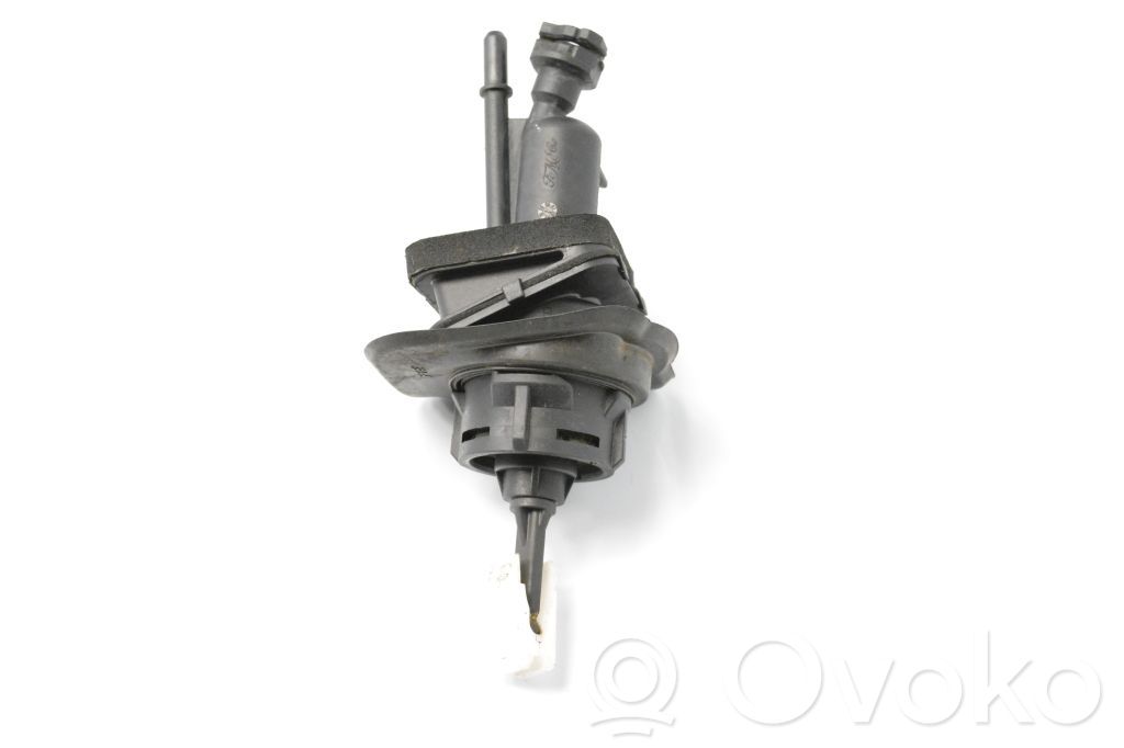 Cilindro de embrague hidráulico   3M517A543BD