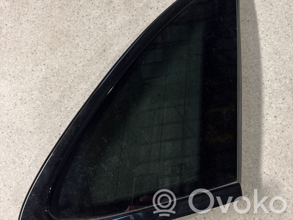Porsche Macan (95B) Rear side window 