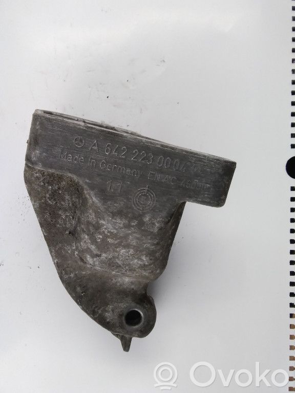Engine mounting bracket   A6422230004