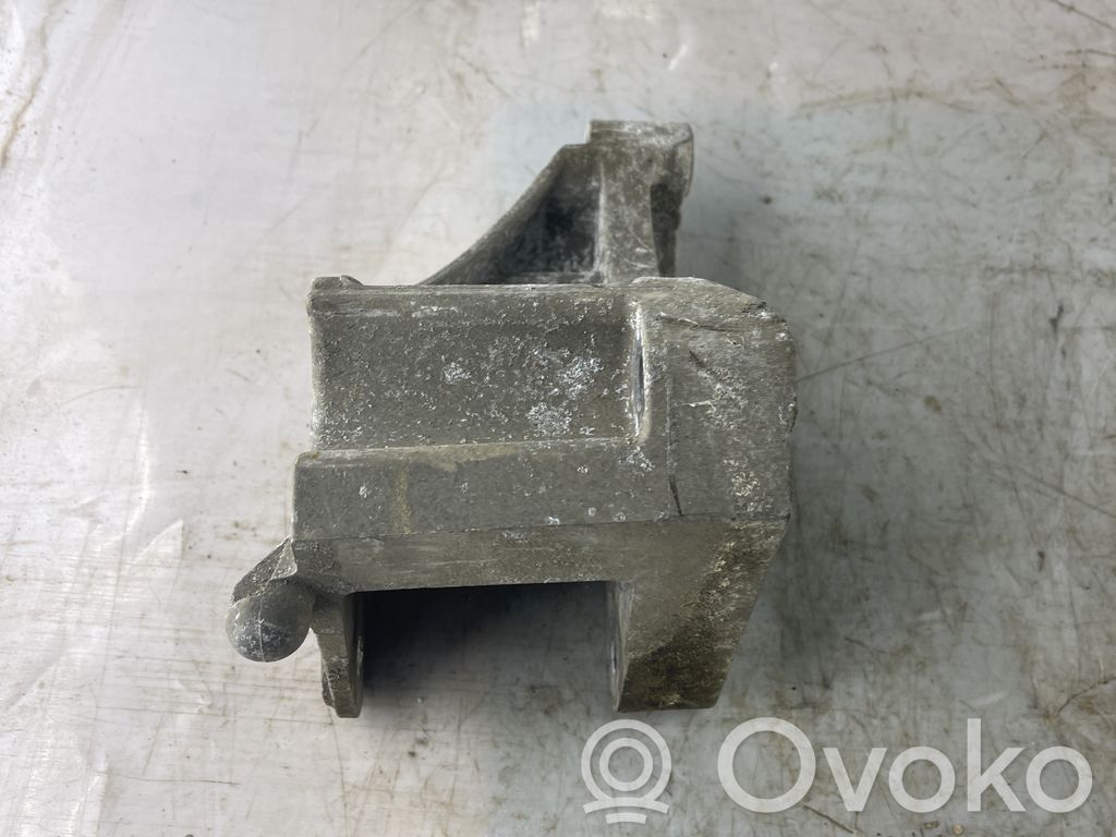 Opel Vectra C Engine mounting bracket 