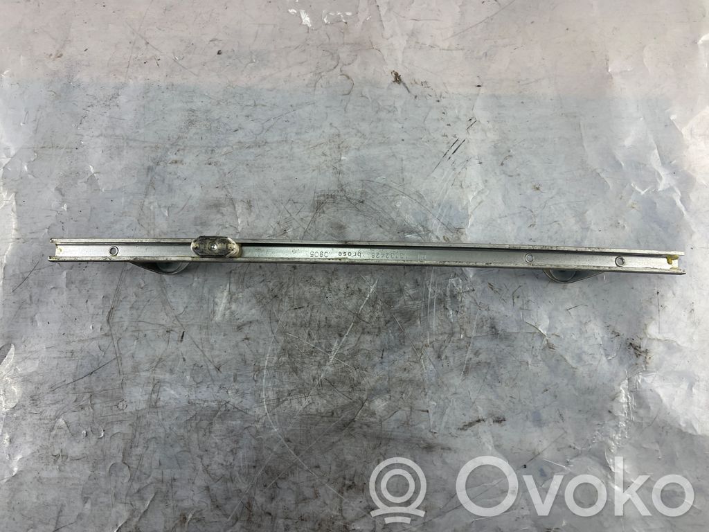 Opel Zafira B Listwa szyby drzwi przednich 