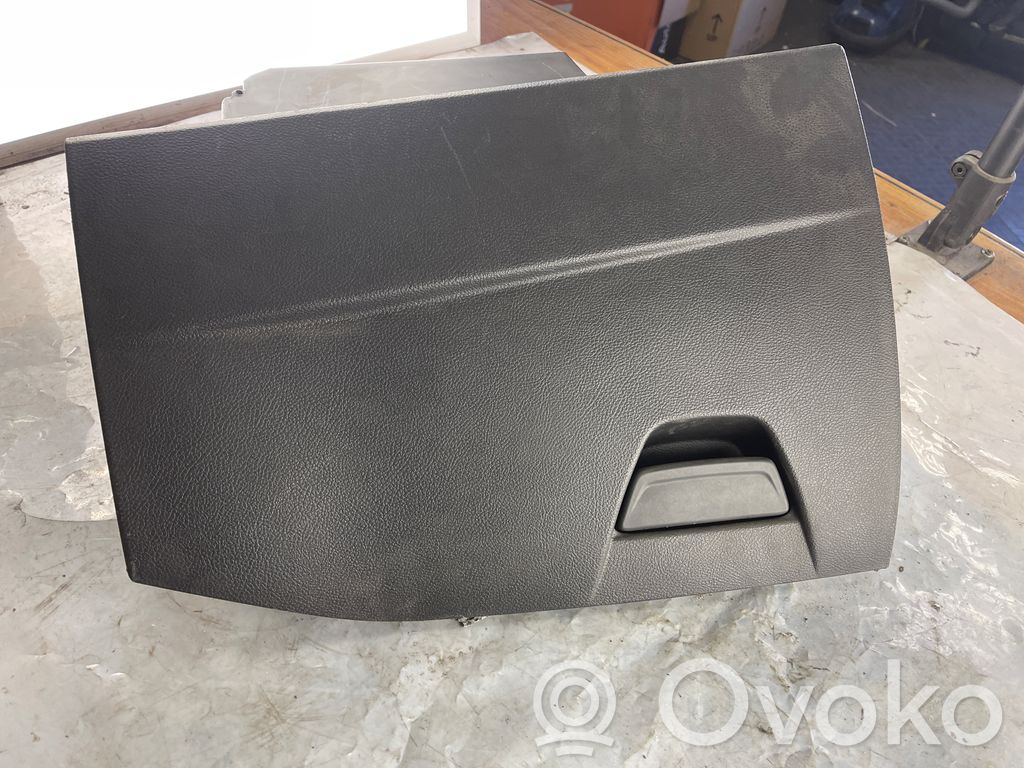 Ford Focus Daiktadėžės (bordačioko) komplektas 