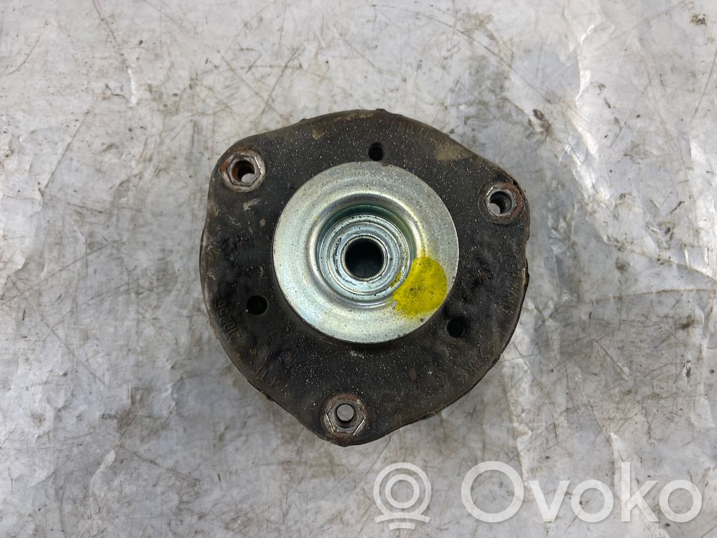 Volkswagen Polo IV 9N3 Górne mocowanie amortyzatora przedniego 