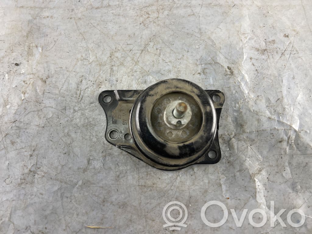 Volkswagen Polo Engine mount bracket 