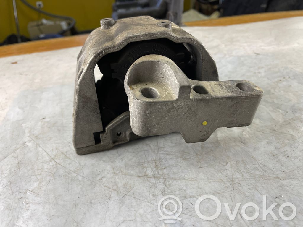 Volkswagen Golf IV Engine mount bracket 