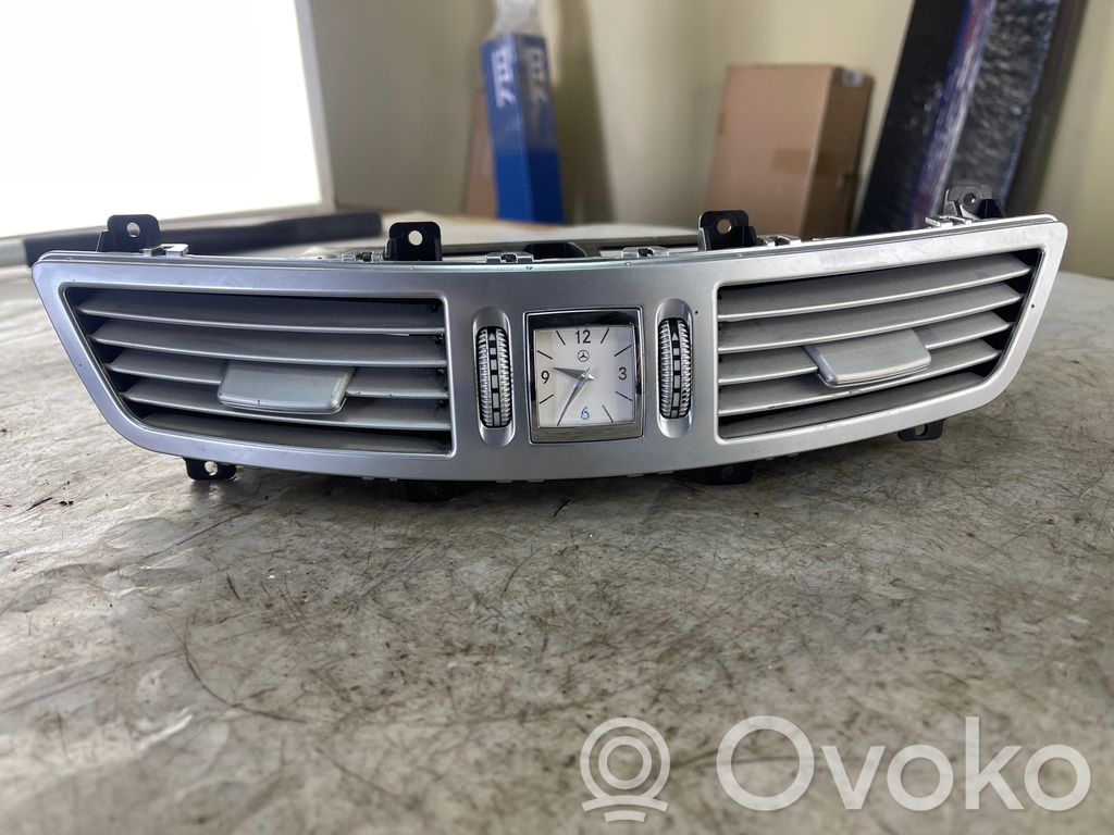 Mercedes-Benz S W221 Rejilla de ventilación central del panel 