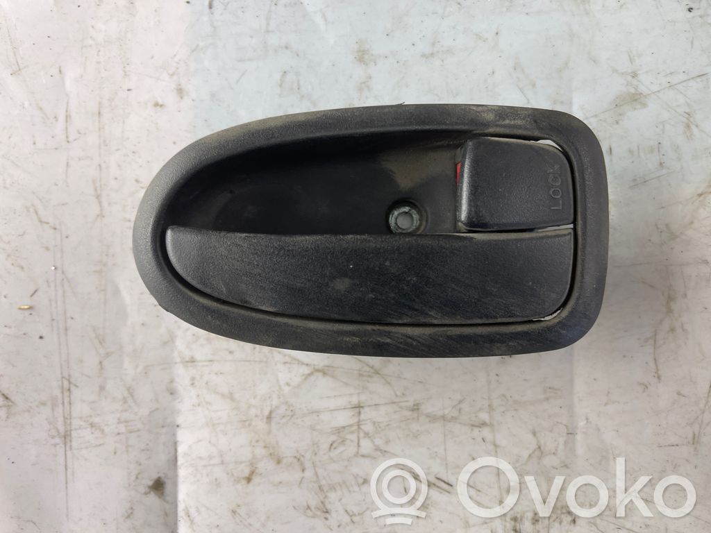 Hyundai Matrix Manecilla interna puerta trasera 