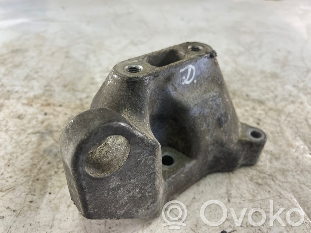 Chrysler 300 - 300C Engine mounting bracket 