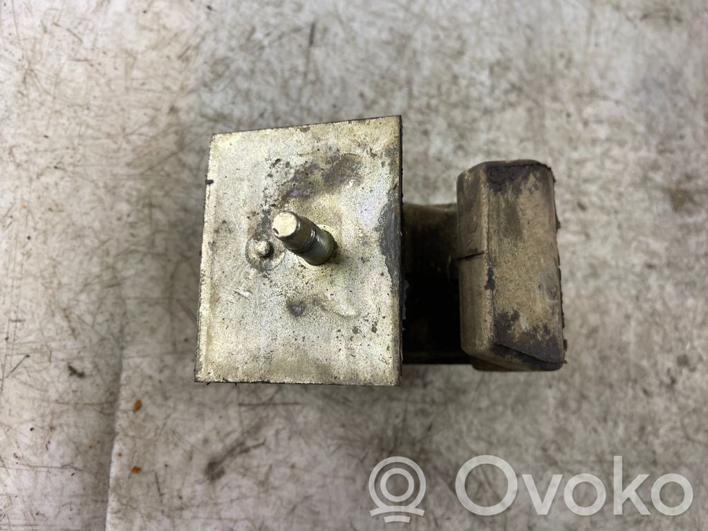 Nissan Navara D40 Engine mount bracket 