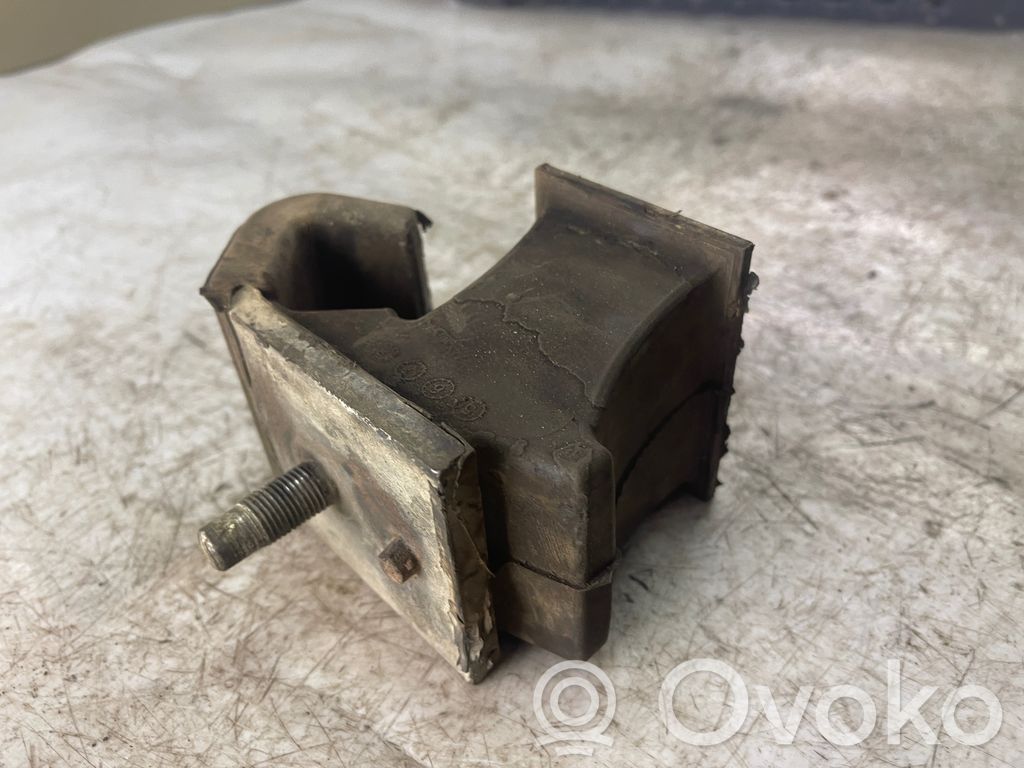 Engine mount bracket   11220EB300