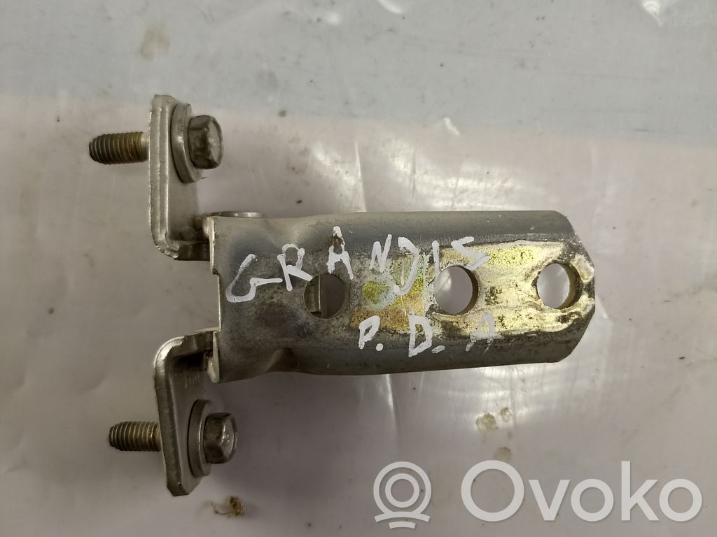 Mitsubishi Grandis Front door lower hinge 