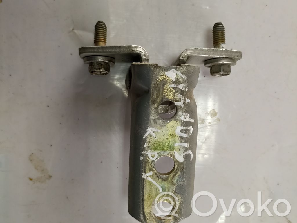 Mitsubishi Grandis Front door upper hinge 