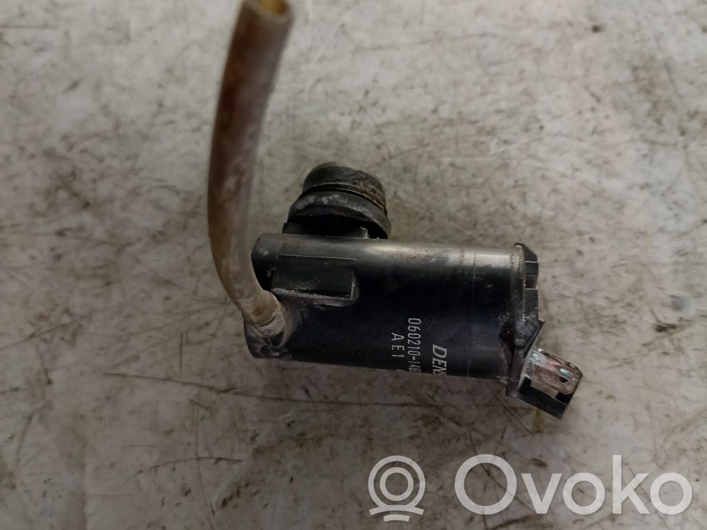 Suzuki Grand Vitara I Windscreen/windshield washer pump 