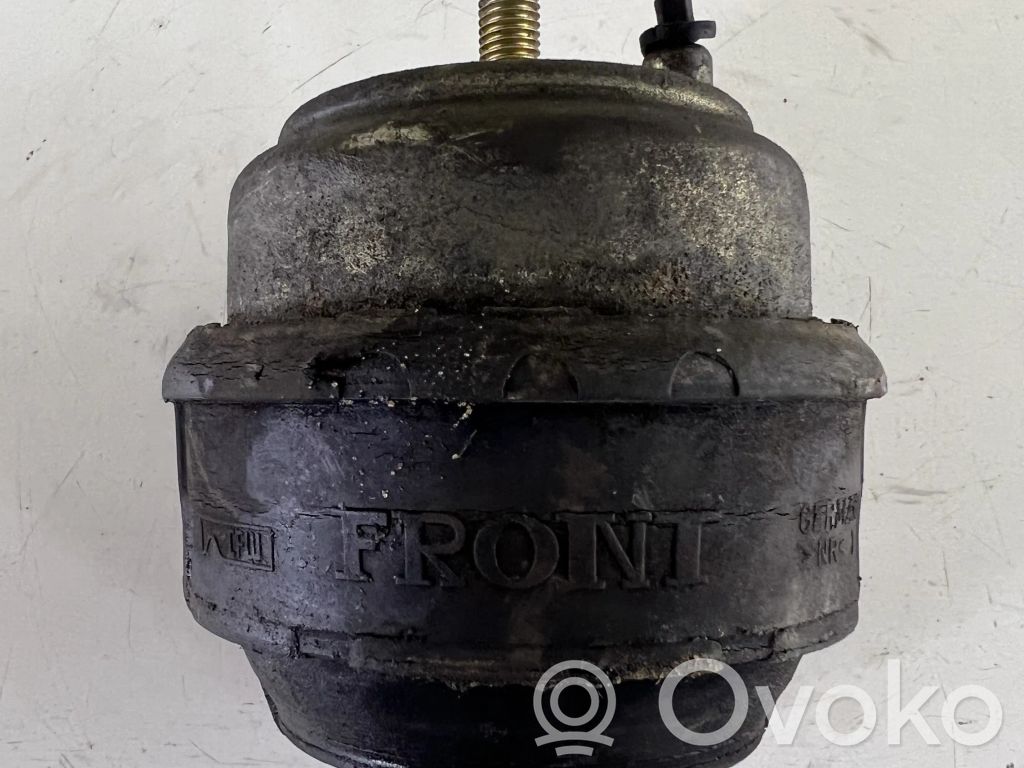 Volvo XC90 Engine mount bracket 