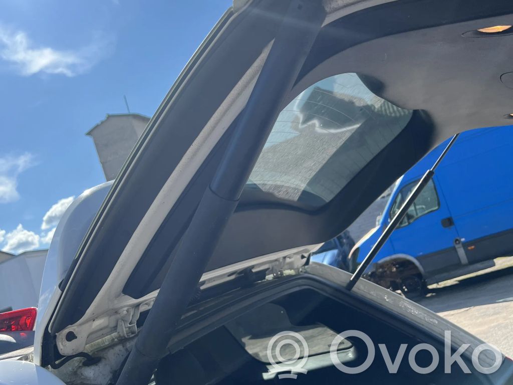 Jeep Grand Cherokee Siłownik zamka klapy tylnej bagażnika 