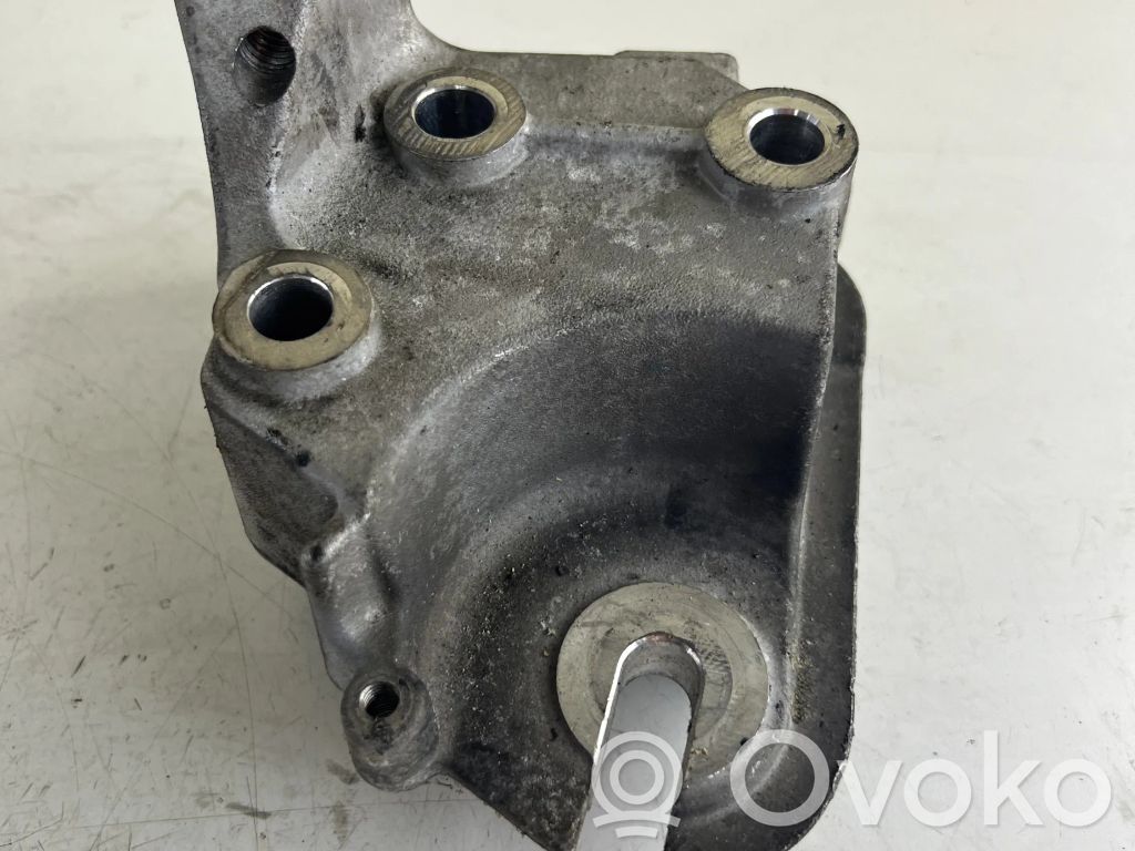 Citroen C5 Engine mounting bracket 