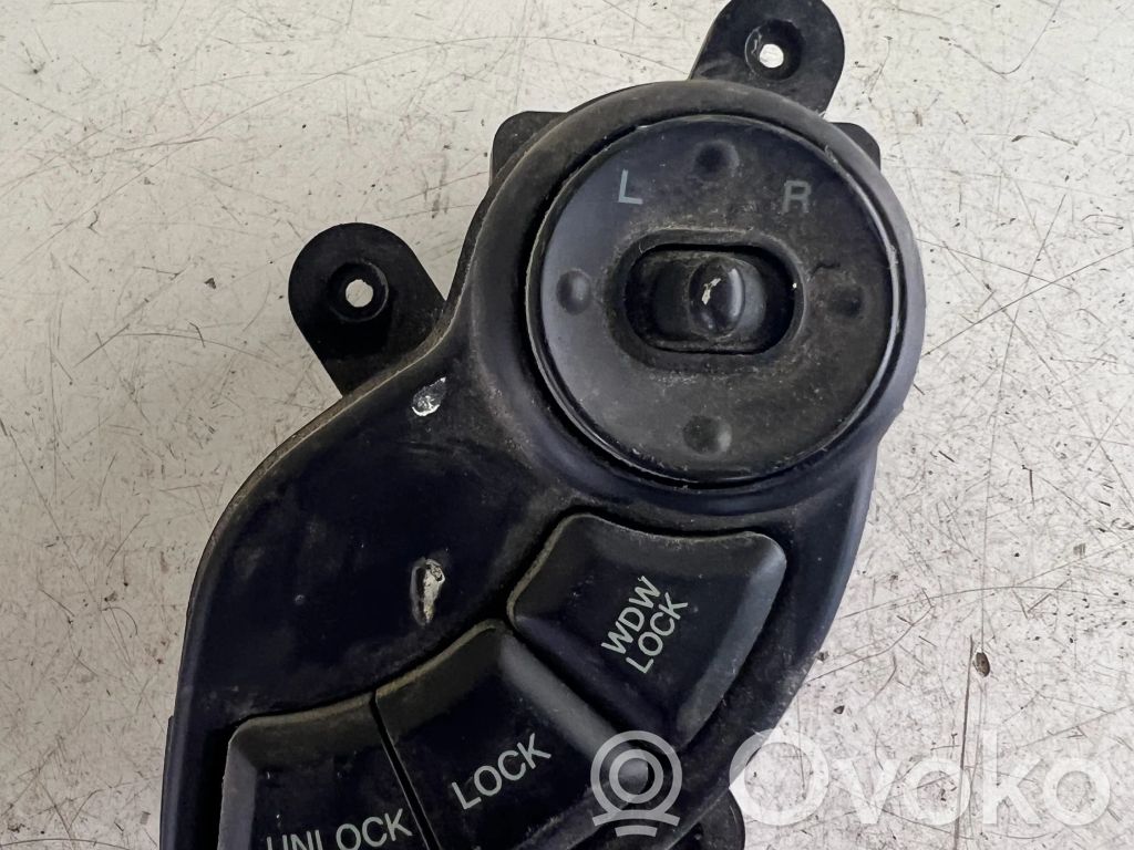 Hyundai Santa Fe Wing mirror switch 