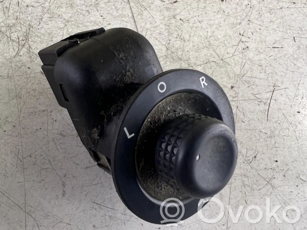 Przycisk regulacji lusterek bocznych   04602789AA,39754D,3316A
