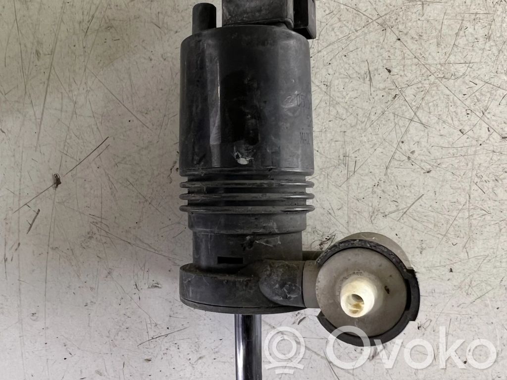 Jeep Grand Cherokee (WK) Windscreen/windshield washer pump 