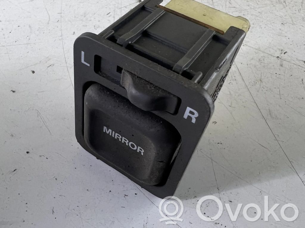 Honda CR-V Wing mirror switch 