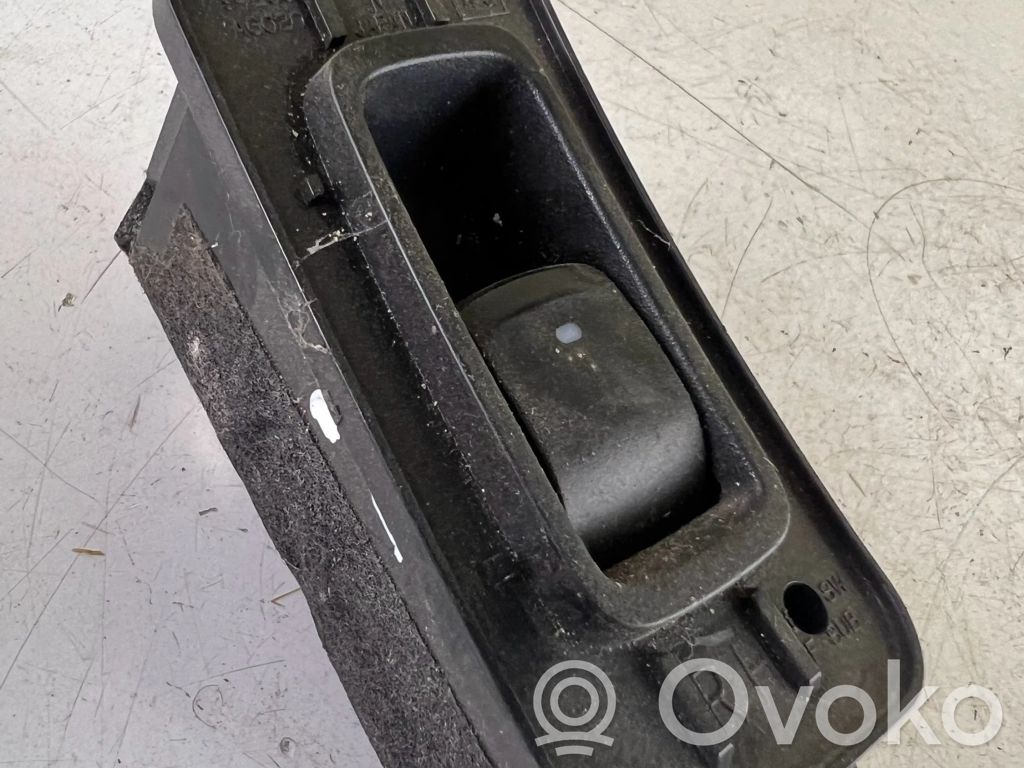 Subaru Outback Electric window control switch 