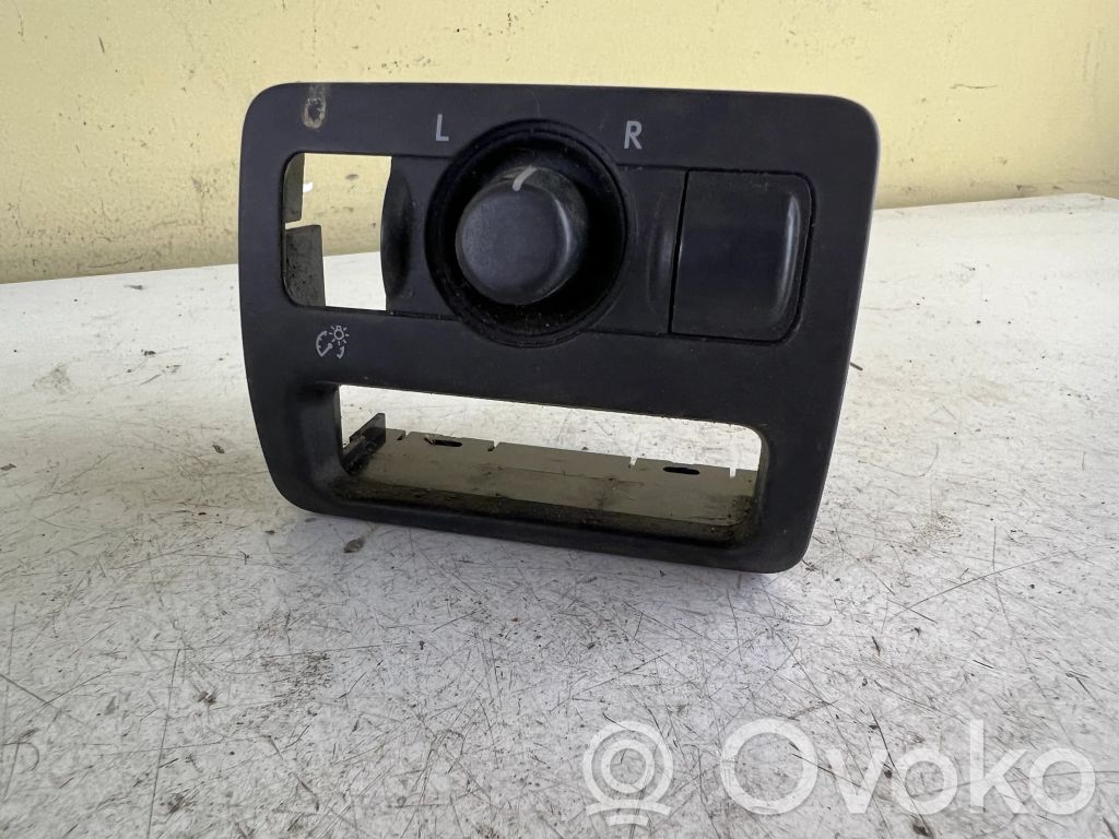 Subaru Outback Wing mirror switch 