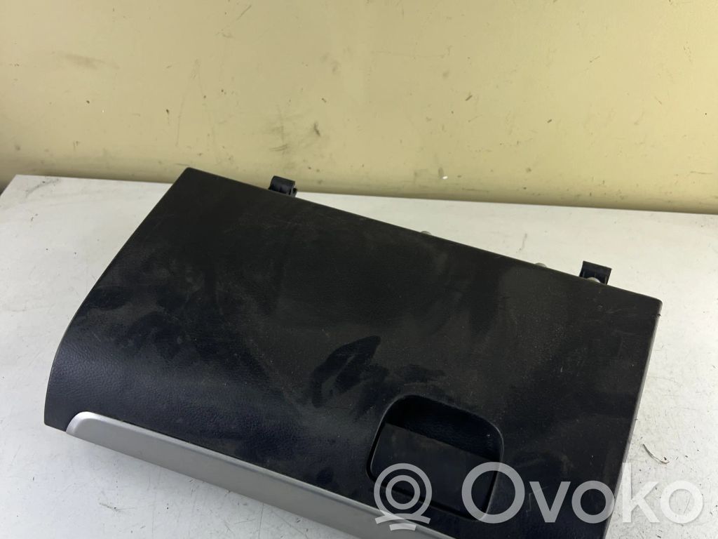 Subaru Outback Tapa/cubierta de la guantera 