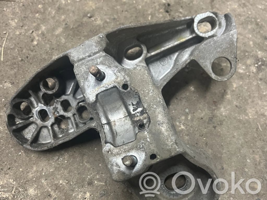 Audi A6 S6 C5 4B Engine mounting bracket 