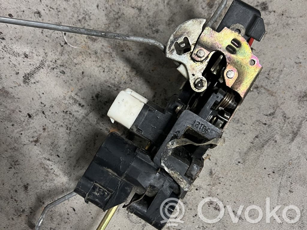 Opel Frontera B Priekšpusē slēdzene 