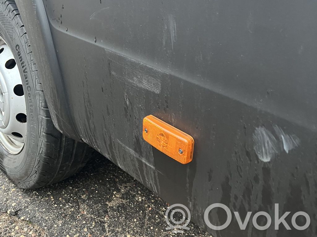 Front fender indicator light