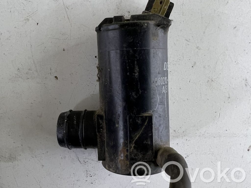 Nissan X-Trail T30 Windscreen/windshield washer pump 