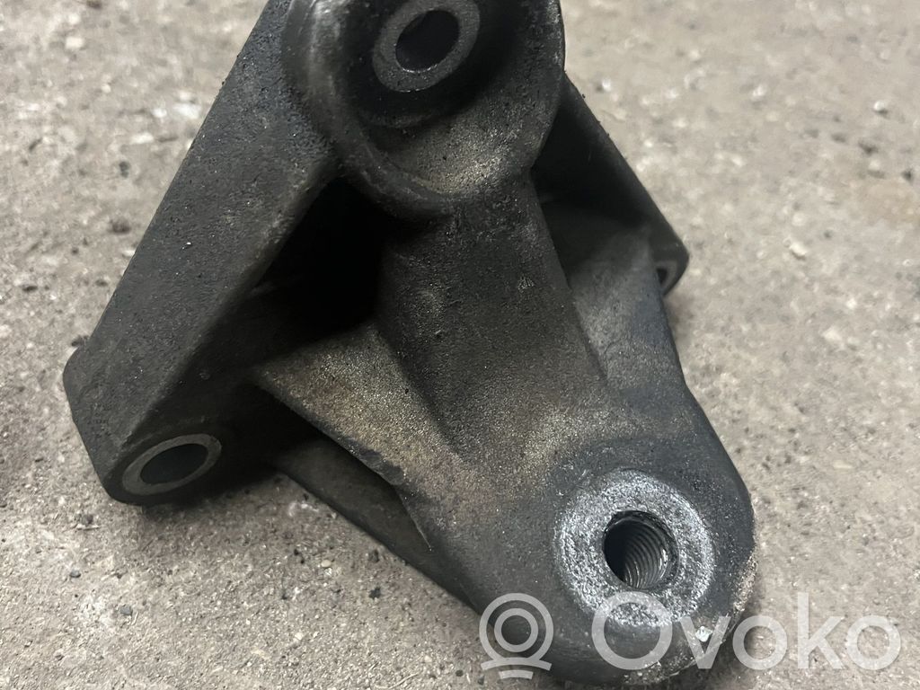 Renault Scenic II -  Grand scenic II Engine mounting bracket 