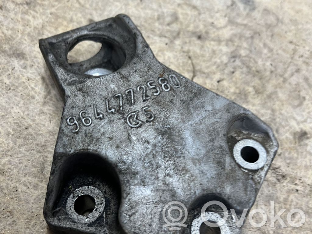 Citroen Berlingo Engine mounting bracket 