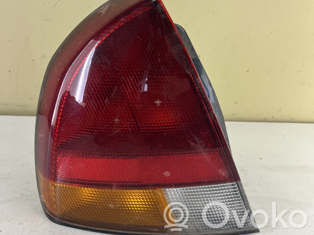 Mitsubishi Carisma Feux arrière / postérieurs 