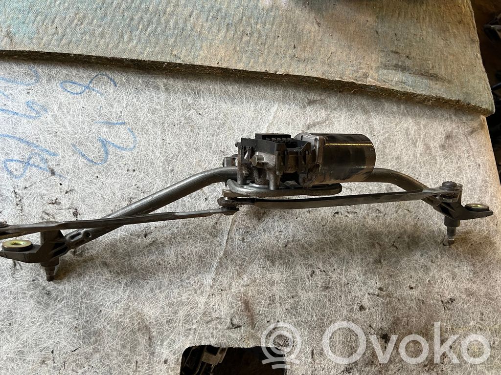 Audi A6 S6 C5 4B Etupyyhkimen vivusto ja moottori 