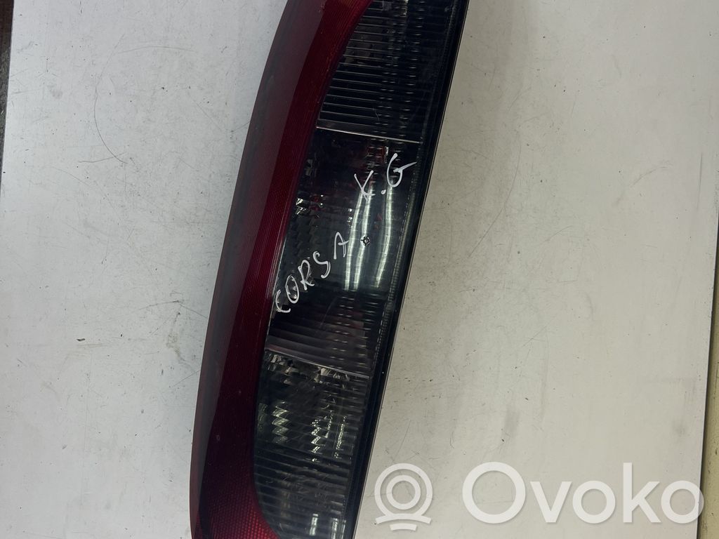 Opel Corsa C Aizmugurējais lukturis virsbūvē 