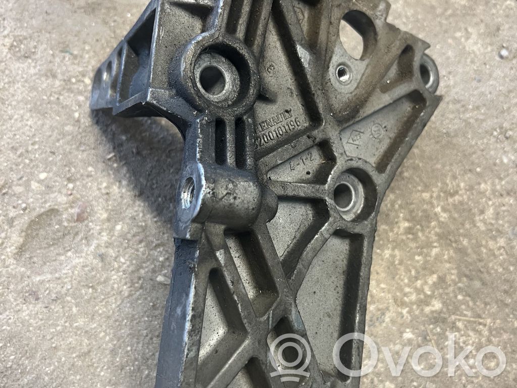 Renault Megane II Engine mounting bracket 