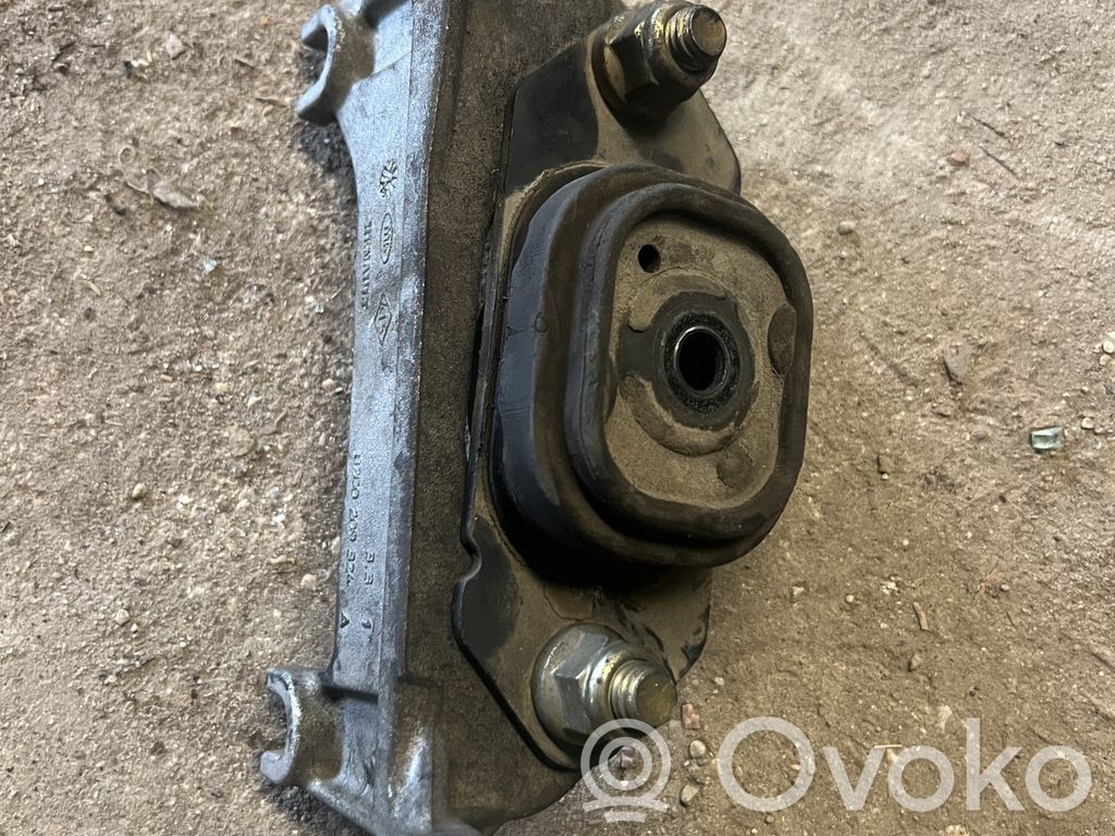 Renault Megane II Engine mount bracket 