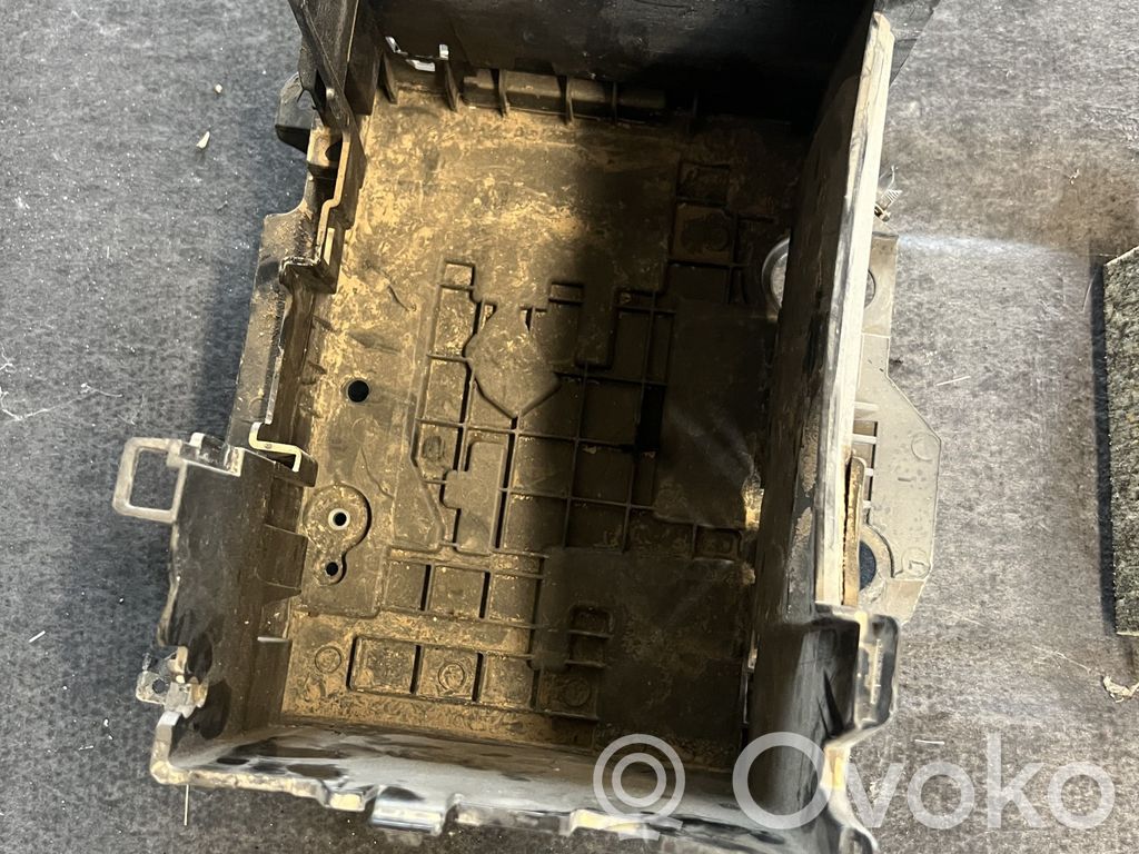 Renault Clio III Battery tray 