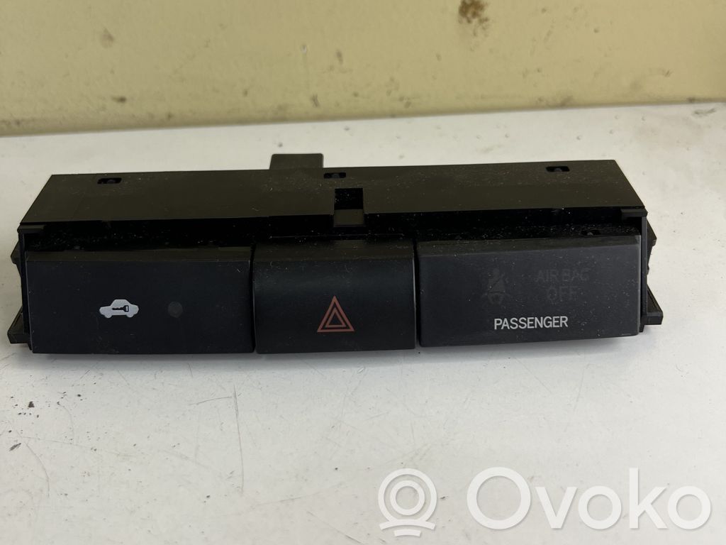 Toyota Corolla Verso AR10 Hazard light switch 