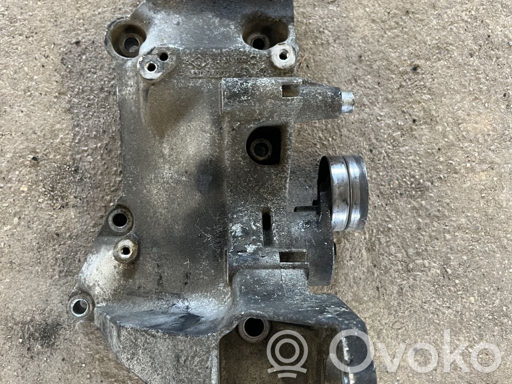 Renault Laguna II Ģeneratora stiprinājums 