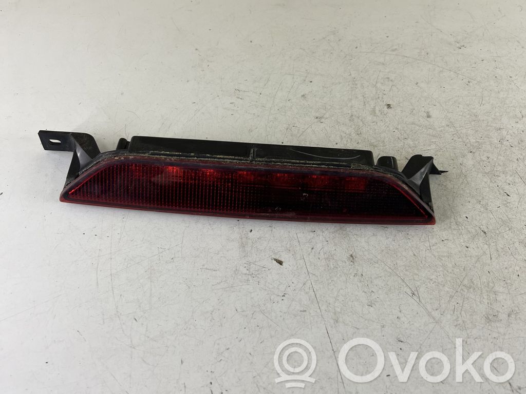 Jeep Grand Cherokee Third/center stoplight 