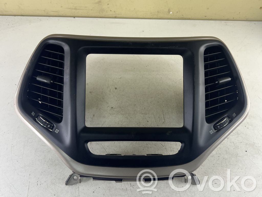 Jeep Cherokee KL Dysze / Kratki środkowego nawiewu deski rozdzielczej 