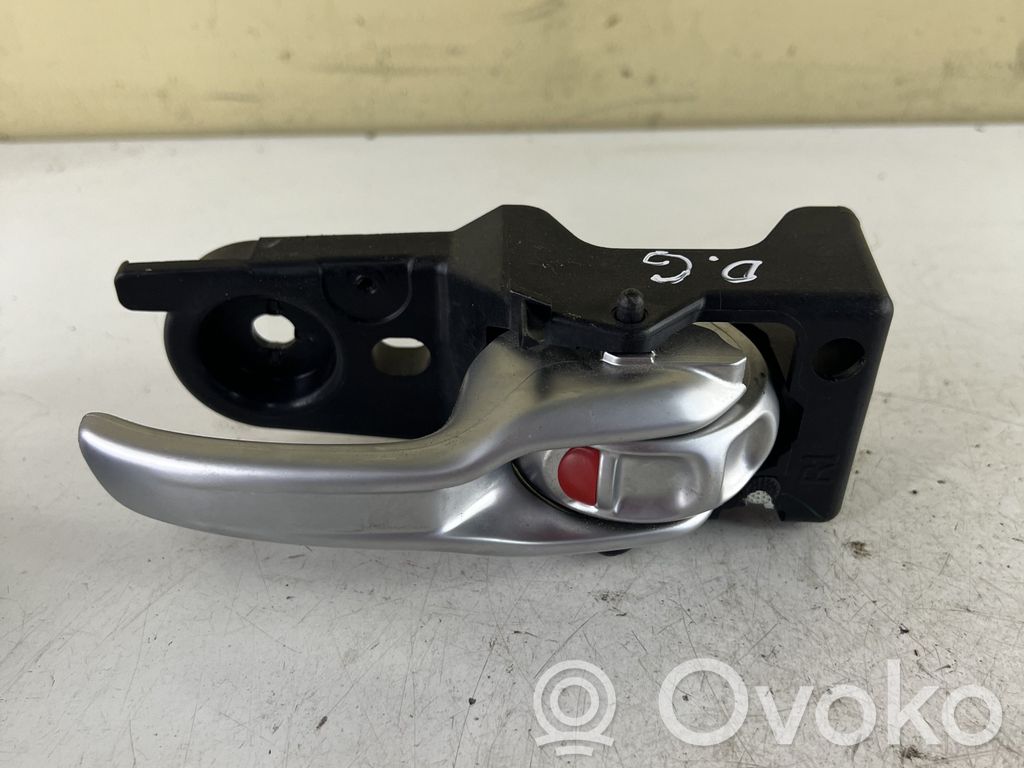 Jeep Cherokee KL Manecilla interna puerta trasera 